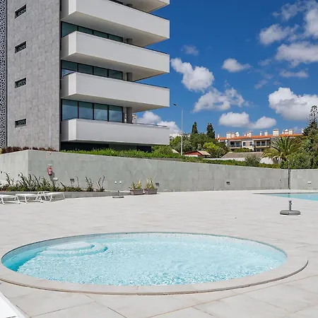 Apartment Deluxe 1 With Pool By Homing Lagos